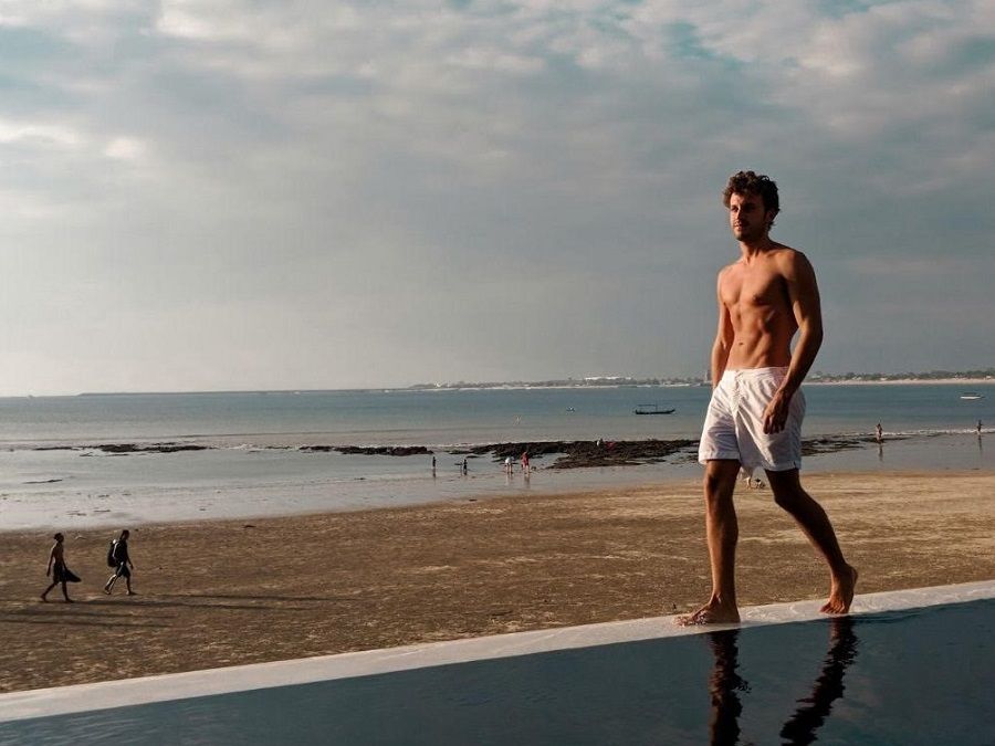 Gonzalo-on-holiday-walking-900-web | Ultimate Performance | Ultimate Performance